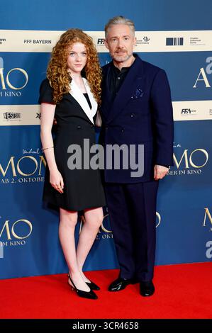 Alexa Goodall und Martin Freeman BEI der Premiere des Kinofilms 'Momo' im Mathäser Filmpalast. München, 28.09.2025 Banque D'Images