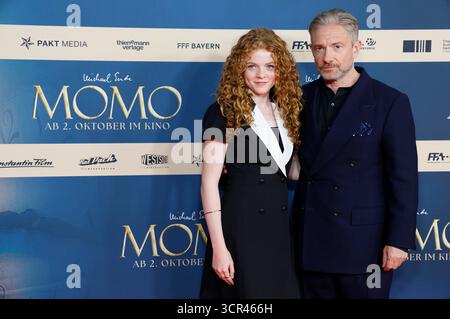 Alexa Goodall und Martin Freeman BEI der Premiere des Kinofilms 'Momo' im Mathäser Filmpalast. München, 28.09.2025 Banque D'Images