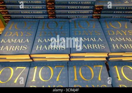 Barnes & Noble Booksellers on Fifth Avenue à New York offre une large sélection de livres, USA 2025 Banque D'Images