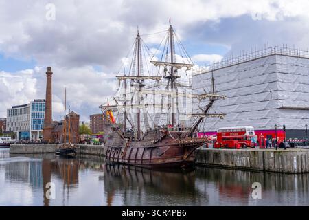 Le 'Galeon Andalucia', amarré à Albert Dock, Liverpool, Royaume-Uni. Ce navire est une réplique d'un galion espagnol du 17ème siècle Banque D'Images