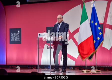 Rome, Italie. 29 septembre 2025. Roberto Gualtieri, maire de Rome, s’exprime sur scène lors du 25e Sommet mondial du WTTC à l’Auditorium Parco della Musica. Crédit : SOPA images Limited/Alamy Live News Banque D'Images