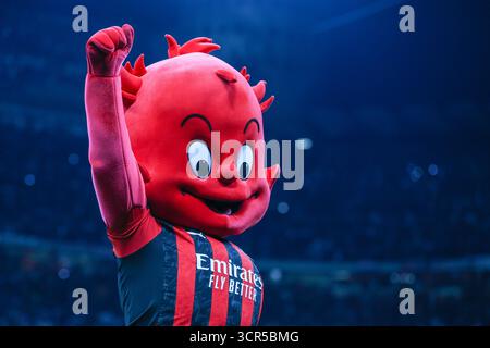 Milan, Italien. 28 septembre 2025. La mascotte de Milanello AC Milan célèbre lors de la Serie A 2025/26 un match de football entre l'AC Milan et la SSC Napoli au San Siro Stadium crédit : dpa/Alamy Live News Banque D'Images