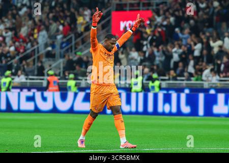 Milan, Italien. 28 septembre 2025. Mike Maignan de l'AC Milan célèbre lors de la Serie Un match de football 2025/26 entre l'AC Milan et la SSC Napoli au San Siro Stadium crédit : dpa/Alamy Live News Banque D'Images