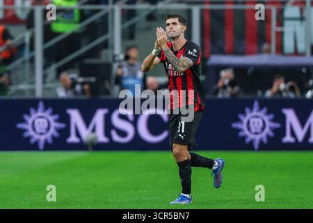 Milan, Italien. 28 septembre 2025. Christian Pulisic de l'AC Milan salue les fans lors du match de football de Serie A 2025/26 entre l'AC Milan et la SSC Napoli au San Siro Stadium crédit : dpa/Alamy Live News Banque D'Images