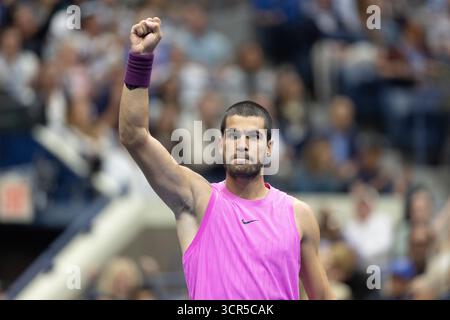Le joueur de tennis espagnol Carlos Alcaraz (ESP) célèbre, lors des US Open Championships 2025, USTA Billie Jean King National Tennis Center, Flushing Mead Banque D'Images
