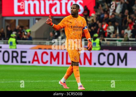 Milan, Italien. 28 septembre 2025. Mike Maignan de l'AC Milan fait des gestes pendant le match de football de Serie A 2025/26 entre l'AC Milan et la SSC Napoli au San Siro Stadium crédit : dpa/Alamy Live News Banque D'Images