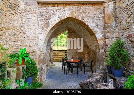 Arche dans le château épiscopal Haapsalu sur la côte ouest de l'Estonie le long de la mer Baltique Banque D'Images