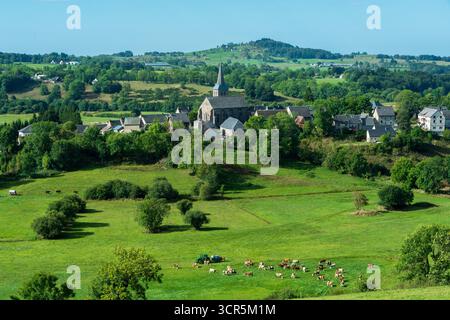Village de Chastreix dans le Parc régional des volcans d'Auvergne. Puy de Dome. Auvergne Rhône Alpes. France Banque D'Images