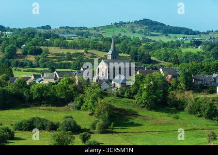 Village de Chastreix dans le Parc régional des volcans d'Auvergne. Puy de Dome. Auvergne Rhône Alpes. France Banque D'Images