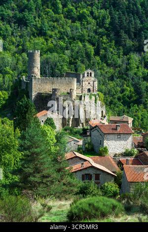 Saint André de Chalencon. Château et Chapelle de Chalencon. Haute Loire. Auvergne Rhône Alpes. France Banque D'Images