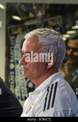 Londres, Royaume-Uni. 29 septembre 2025. GB, Londres - 29 septembre 2025 : Jose Mourinho entraîneur en chef, manager de S.L. Benfica lors de la session d'entraînement de S.L. Benfica et de la conférence de presse avant le match contre le Chelsea FC pour l'UEFA Champions League 2025/26 League phase MD2 au stade de Stamford Bridge à Londres, Angleterre. Photo Sebastian Frej crédit : SFSI /Alamy Live News Banque D'Images
