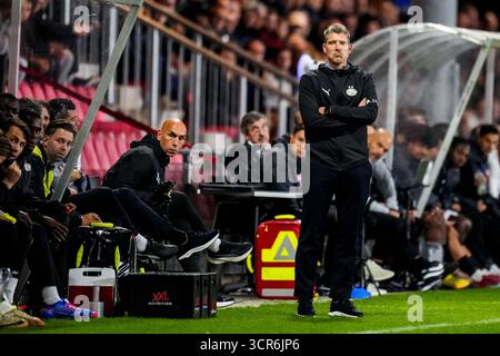 Eindhoven, pays-Bas. 29 septembre 2025. EINDHOVEN, 29-09-2025, PSV Campus de Herdgang, saison 2025/2026, Néerlandais Keuken Kampioen Divisie football, match entre Jong PSV et MVV, photo montre l'entraîneur-chef du PSV de Jong Stijn Schaars regarde sur crédit : Pro Shots/Alamy Live News Banque D'Images