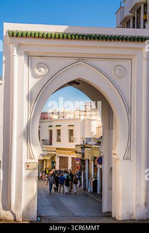 Porte d'entrée dans Bab el Fahs, vieille médina, tanger, maroc, afrique. Banque D'Images