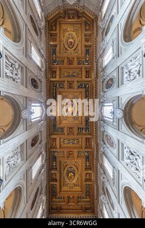 Rome, Italie - 25 avril 2025 : plafond intérieur de la Basilique de Saint Jean-Latran à Rome Banque D'Images