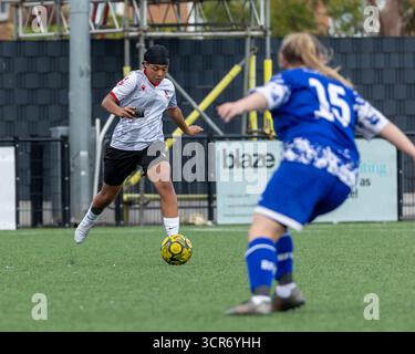 Ramsgate Ladies FC et Biddenden Ladies FC en action lors de leur South East Women’s Football League (SEWFL) Div 1 à Ramsgate, Kent. Angleterre. Banque D'Images