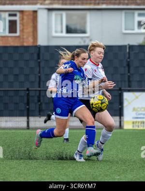 Ramsgate Ladies FC et Biddenden Ladies FC en action lors de leur South East Women’s Football League (SEWFL) Div 1 à Ramsgate, Kent. Angleterre. Banque D'Images