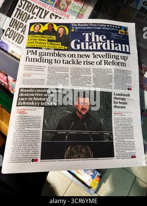 Londres, Royaume-Uni - 26 septembre 2025 : page d'accueil du journal britannique présentant Zelenskiy à l'ONU et le débat sur le financement de la réforme. Banque D'Images