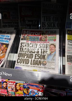 Londres, Royaume-Uni - 26 septembre 2025 : la page d'accueil d'un tabloïd axé sur la publicité présente un scandale de prêt de célébrités et des gros titres. Banque D'Images