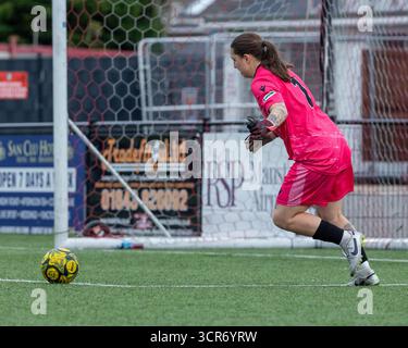 Ramsgate Ladies FC et Biddenden Ladies FC en action lors de leur South East Women’s Football League (SEWFL) Div 1 à Ramsgate, Kent. Angleterre. Banque D'Images