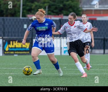 Ramsgate Ladies FC et Biddenden Ladies FC en action lors de leur South East Women’s Football League (SEWFL) Div 1 à Ramsgate, Kent. Angleterre. Banque D'Images
