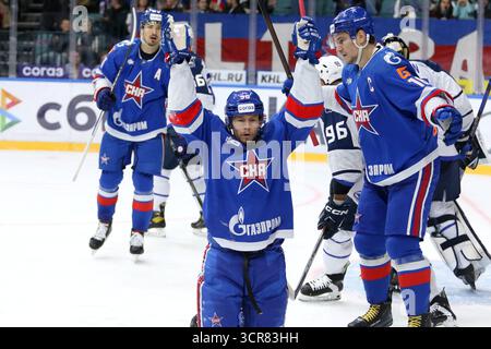 Saint-Pétersbourg, Russie. 29 septembre 2025. Valentin Zykov (90 ans) du SKA Hockey Club vu en action lors du match de hockey, Kontinental Hockey League 2025/2026 entre SKA Saint-Pétersbourg et Torpedo Nijni Novgorod au Palais des Sports de glace. (Score final ; SKA Saint-Pétersbourg 2 :5 Torpedo Nijni Novgorod). Crédit : SOPA images Limited/Alamy Live News Banque D'Images