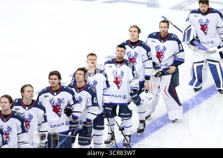 Saint-Pétersbourg, Russie. 29 septembre 2025. Les joueurs du Torpedo Hockey Club vus en action lors du match de hockey, Kontinental Hockey League 2025/2026 entre SKA Saint Petersburg et Torpedo Nizhny Novgorod au Palais des Sports de glace. (Score final ; SKA Saint-Pétersbourg 2 :5 Torpedo Nijni Novgorod). (Photo de Maksim Konstantinov/SOPA images/SIPA USA) crédit : SIPA USA/Alamy Live News Banque D'Images