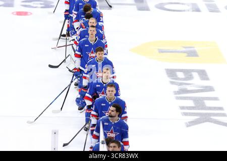 Saint-Pétersbourg, Russie. 29 septembre 2025. Joueurs du SKA Hockey Club vus en action lors du match de hockey, Kontinental Hockey League 2025/2026 entre SKA Saint Petersburg et Torpedo Nizhny Novgorod au Palais des Sports de glace. (Score final ; SKA Saint-Pétersbourg 2 :5 Torpedo Nijni Novgorod). (Photo de Maksim Konstantinov/SOPA images/SIPA USA) crédit : SIPA USA/Alamy Live News Banque D'Images