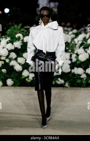 Paris, Frankreich. 29 septembre 2025. Défilé printemps-été 2026 de SAINT LAURENT lors de la Fashion week de Paris le 2025 septembre - Paris, France, 29/09/2025 crédit : dpa/Alamy Live News Banque D'Images
