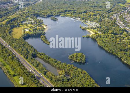 Vue aérienne, Unterbacher See avec lido et camping, île ensoleillée, autoroute A46, Unterbach, Duesseldorf, région de la Ruhr, Rhénanie du Nord-Westphalie, Allemagne, m Banque D'Images