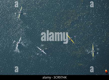 Photo aérienne, canoë sur le Unterbacher See, formes et couleurs, Unterbach, Duesseldorf, Ruhr Rhénanie du Nord-Westphalie, Allemagne, bateaux, DE, Euro Banque D'Images