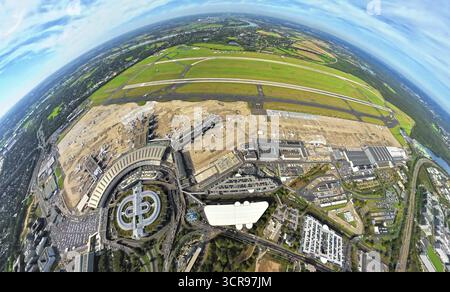Photo aérienne, aéroport dus Duesseldorf avec bâtiment de réception, globe, image fisheye, image fisheye, image 360 degrés, petit monde, petite planète, fishe Banque D'Images