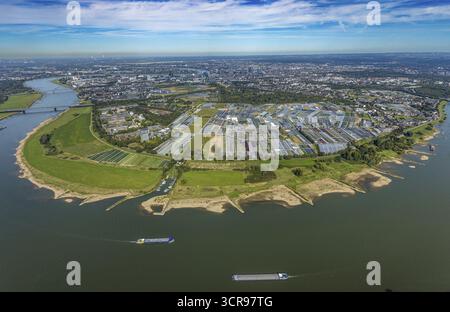 Vue aérienne, courbe du Rhin et district Volmerswerth, fermes horticoles et utilisation agricole dans le district Volmerswerth, formes et couleurs avec grap Banque D'Images