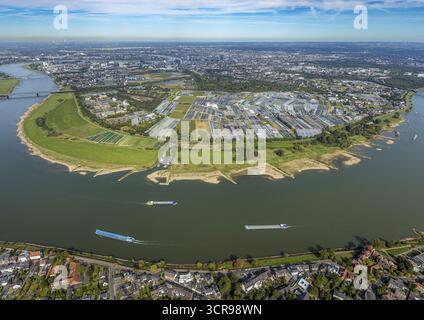 Vue aérienne, courbe du Rhin et district Volmerswerth, fermes horticoles et utilisation agricole dans le district Volmerswerth, formes et couleurs avec grap Banque D'Images