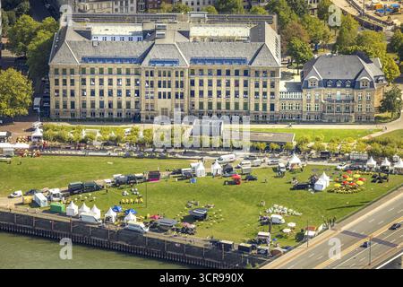 Vue aérienne, événement avec pavillons sur le pré à la Chancellerie d'Etat de Rhénanie du Nord-Westphalie, Carlstadt, Duesseldorf, région de la Ruhr, Rhénanie du Nord-Wes Banque D'Images