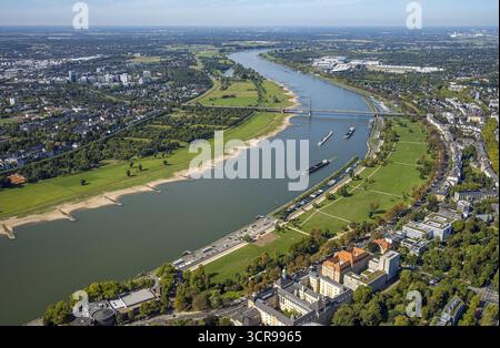 Vue aérienne, Theodor-Heuss-Bridge et navigation intérieure sur le Rhin, Rheinpark Golzheim, gauche Niederkasseler Deich, vue sur l'exposition cent Banque D'Images