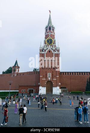 Moscou, Russie - 22 juillet 2025 : vue de la Tour Spasskaya du Kremlin depuis la place Rouge Banque D'Images