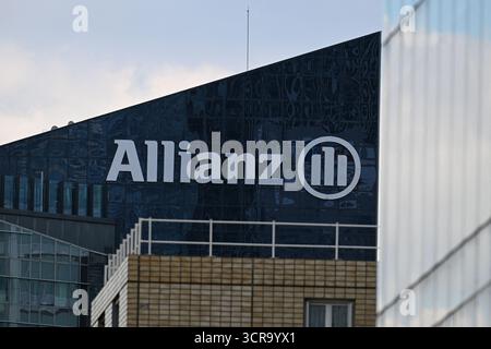 Paris, France. 29 septembre 2025. Illustration du logo d'Allianz, à Paris, France le 29 septembre 2025. Photo de Lionel Urman/ABACAPRESS.COM crédit : Abaca Press/Alamy Live News Banque D'Images