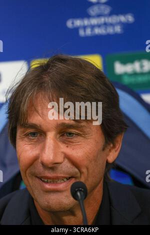 Naples, Campanie, ITALIE. 30 septembre 2025. Antonio Conte entraîneur-chef de la SSC Napoli lors de la conférence de presse du 30 septembre 2025, valable pour la Ligue des Champions, avant le match de 2025/26 entre Napoli et Sporting Lisbon à Naples au Stadio Maradona.sur la photo : (crédit image : © Fabio Sasso/ZUMA Press Wire) USAGE ÉDITORIAL SEULEMENT ! Non destiné à UN USAGE commercial ! Crédit : ZUMA Press, Inc/Alamy Live News Banque D'Images