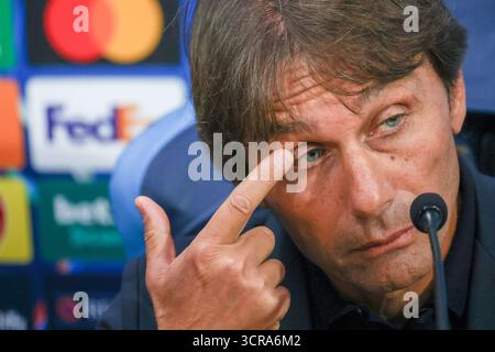 Naples, Campanie, ITALIE. 30 septembre 2025. Antonio Conte entraîneur-chef de la SSC Napoli lors de la conférence de presse du 30 septembre 2025, valable pour la Ligue des Champions, avant le match de 2025/26 entre Napoli et Sporting Lisbon à Naples au Stadio Maradona.sur la photo : (crédit image : © Fabio Sasso/ZUMA Press Wire) USAGE ÉDITORIAL SEULEMENT ! Non destiné à UN USAGE commercial ! Crédit : ZUMA Press, Inc/Alamy Live News Banque D'Images