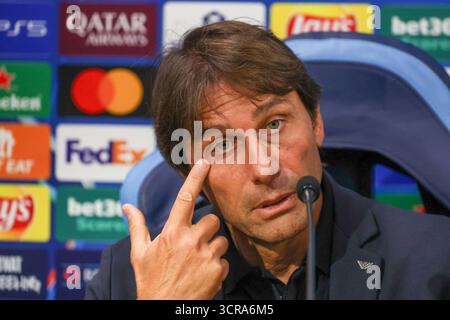 Naples, Campanie, ITALIE. 30 septembre 2025. Antonio Conte entraîneur-chef de la SSC Napoli lors de la conférence de presse du 30 septembre 2025, valable pour la Ligue des Champions, avant le match de 2025/26 entre Napoli et Sporting Lisbon à Naples au Stadio Maradona.sur la photo : (crédit image : © Fabio Sasso/ZUMA Press Wire) USAGE ÉDITORIAL SEULEMENT ! Non destiné à UN USAGE commercial ! Crédit : ZUMA Press, Inc/Alamy Live News Banque D'Images