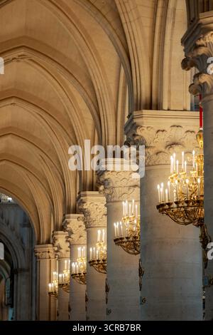 Paris, France. 22 septembre 2025. Illustration de la cathédrale notre-Dame de Paris, France, le 22 septembre 2025. Photo Shootpix/ABACAPRESS.COM crédit : Abaca Press/Alamy Live News Banque D'Images