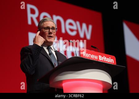 Liverpool, Royaume-Uni. 30 septembre 2025. Image © concédée sous licence à Parsons Media. 30/09/2025. Liverpool, Royaume-Uni. Le premier ministre Keir Starmer prononce son discours liminaire. Le premier ministre britannique Sir Keir Starmer prononce son discours principal à la conférence du Parti travailliste de 2025. Photo de Ryan Jenkinson/Parsons crédit média : andrew parsons/Alamy Live News Banque D'Images