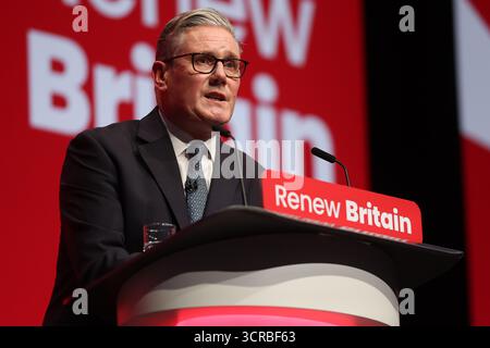 Liverpool, Royaume-Uni. 30 septembre 2025. Image © concédée sous licence à Parsons Media. 30/09/2025. Liverpool, Royaume-Uni. Le premier ministre Keir Starmer prononce son discours liminaire. Le premier ministre britannique Sir Keir Starmer prononce son discours principal à la conférence du Parti travailliste de 2025. Photo de Ryan Jenkinson/Parsons crédit média : andrew parsons/Alamy Live News Banque D'Images