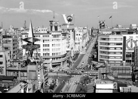 Photo vintage de Ginza 4-chome intersection à Tokyo, Japon - 1962 Banque D'Images