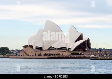 Visiteurs visitant l'Opéra de Sydney à Sydney, NSW, Australie. Banque D'Images