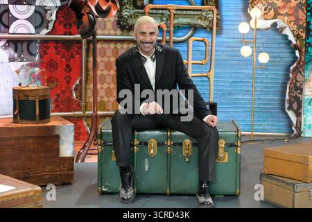 Rome, Italie. 30 septembre 2025. Luca Tommassini assiste à l'émission de télévision de Rai, 'Ciao Maschio 2025' aux studios Fabrizio Frizzi. Crédit : SOPA images Limited/Alamy Live News Banque D'Images