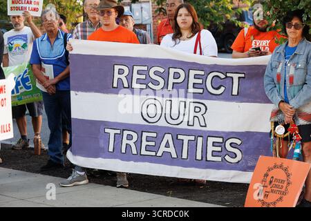 Syracuse, New York, États-Unis. 30 septembre 2025. Les Mohawks d'Akwesasne ont voyagé plus de trois heures pour être présents pour exprimer leur opposition aux efforts de l'État de New York pour une nouvelle énergie nucléaire. (Crédit image : © Alex Hamer/ZUMA Press Wire) USAGE ÉDITORIAL SEULEMENT ! Non destiné à UN USAGE commercial ! Crédit : ZUMA Press, Inc/Alamy Live News Banque D'Images