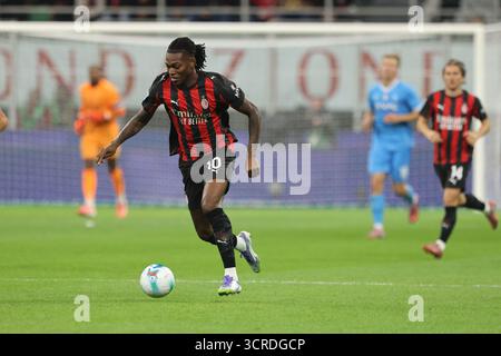 MilanoÕs AC MilanÕs Rafael Leao pendant le match de football Serie A entre Milan et Naples au stade Giuseppe Meazza de Milan, dans le nord de l'Italie - sept Banque D'Images