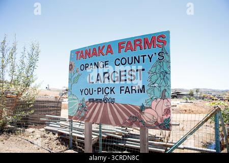 Irvine, Californie, États-Unis - 03-01-2020 : une vue d'un panneau d'entrée pour Tanaka Farms. Banque D'Images