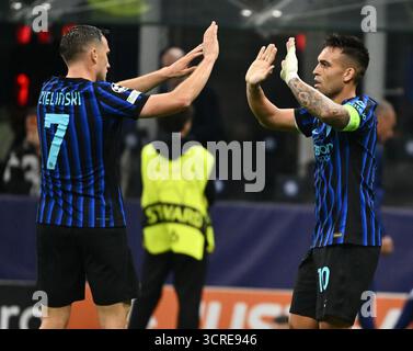 Milan. 1er octobre 2025. Lautaro Martinez (R) de l'Inter Milan célèbre son deuxième but avec son coéquipier Piotr Zielinski lors du match de Ligue des Champions de l'UEFA entre l'Inter Milan et la Slavia Praha à Milan, Italie, le 30 septembre 2025. Crédit : Xinhua/Alamy Live News Banque D'Images